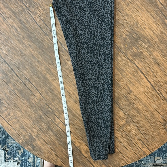 LOFT Black and Gray Leopard Print Leggings Size Medium - Picture 5 of 5